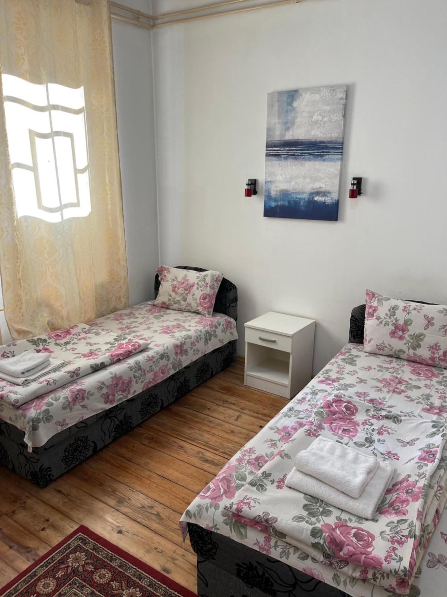 Sobe Sa Sopstvenim Kupatilom Private Rooms Bathroom In Center โนวีซาด ภายนอก รูปภาพ