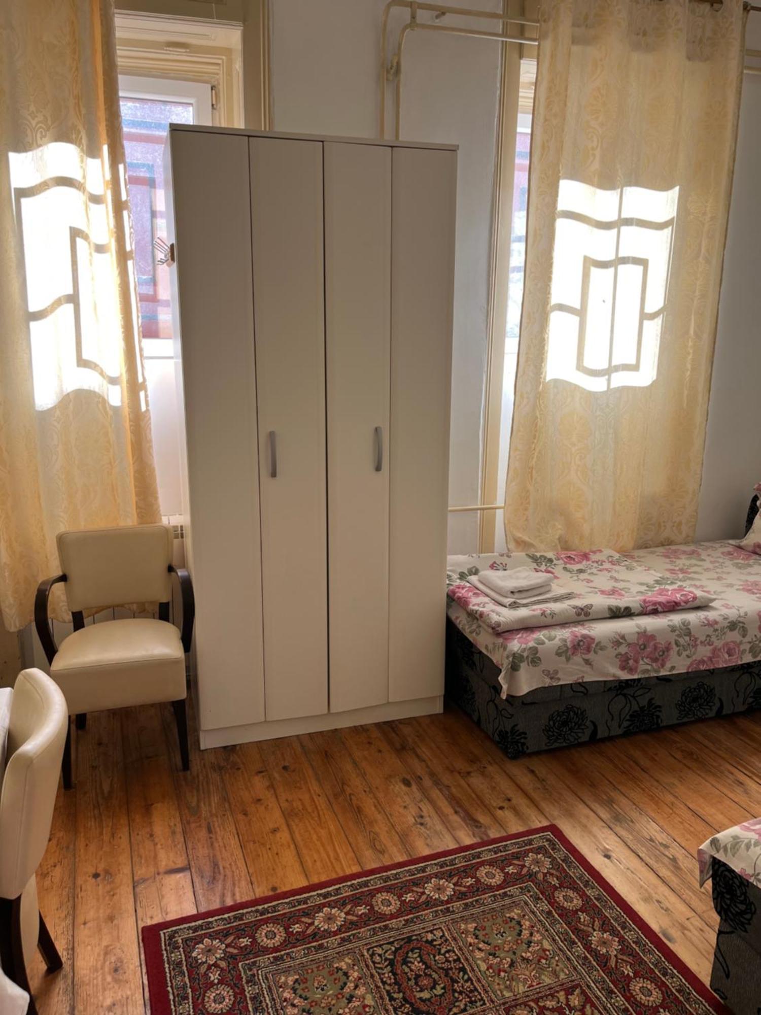 Sobe Sa Sopstvenim Kupatilom Private Rooms Bathroom In Center โนวีซาด ภายนอก รูปภาพ