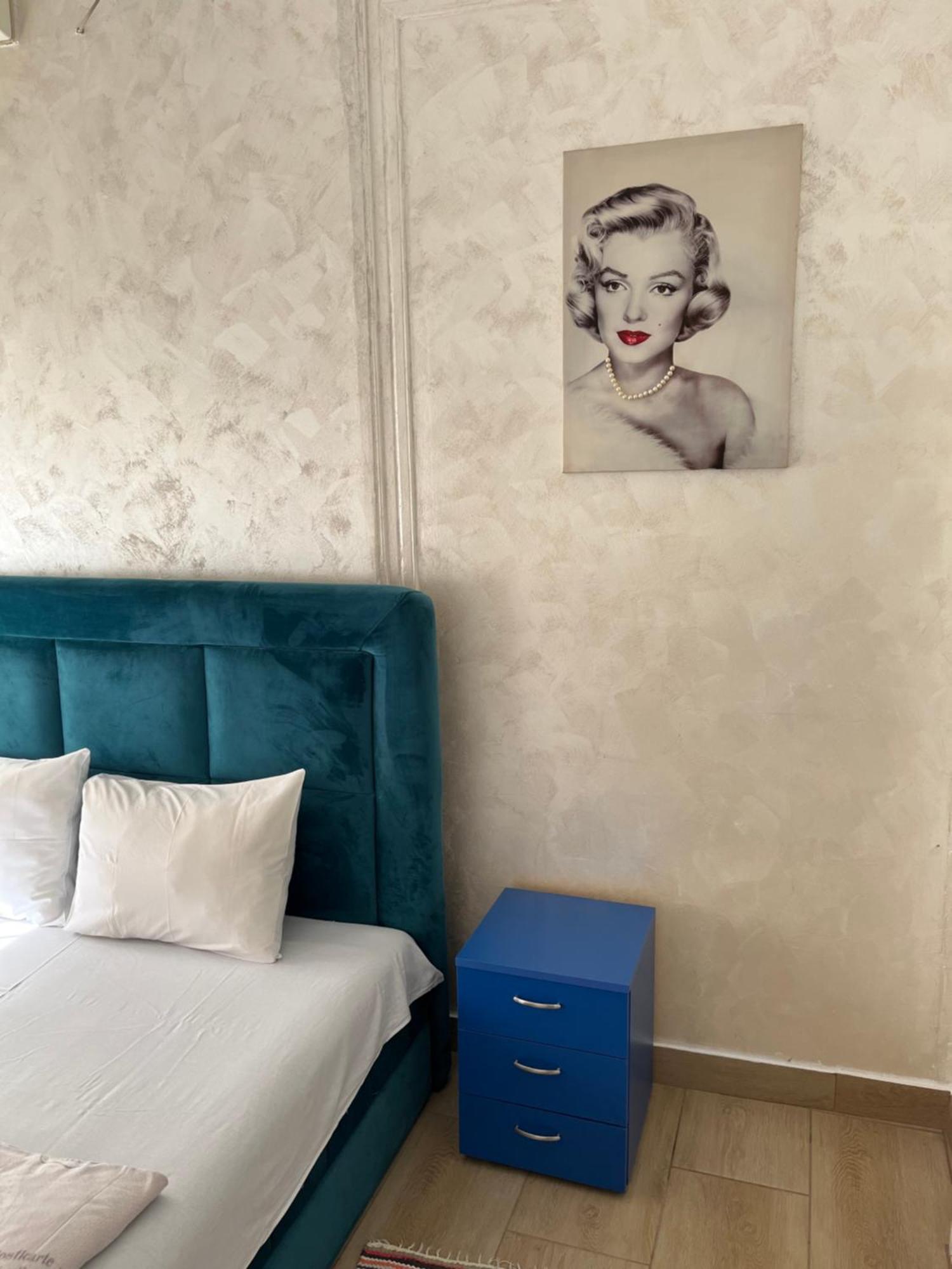 Sobe Sa Sopstvenim Kupatilom Private Rooms Bathroom In Center โนวีซาด ภายนอก รูปภาพ