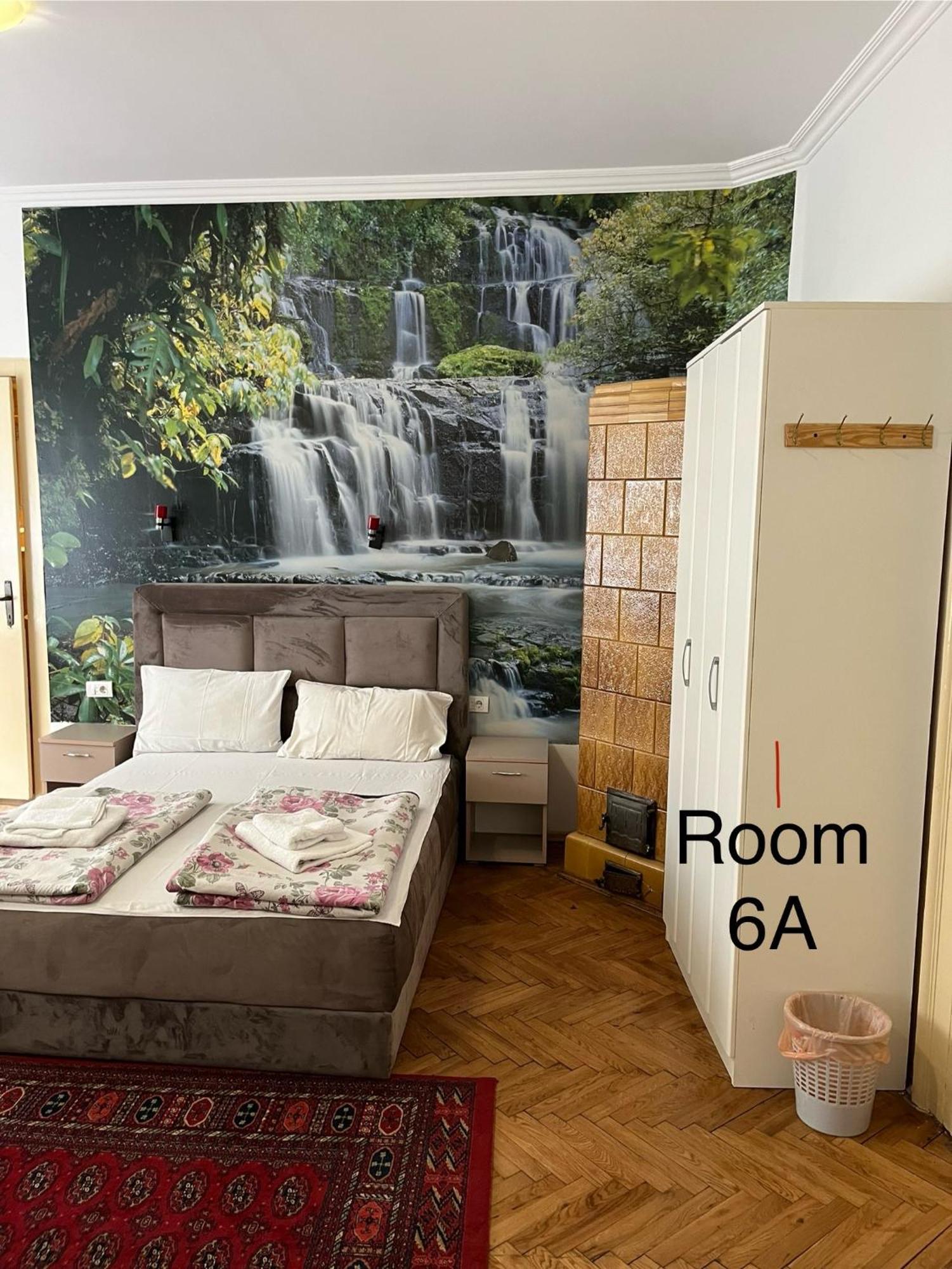Sobe Sa Sopstvenim Kupatilom Private Rooms Bathroom In Center โนวีซาด ภายนอก รูปภาพ