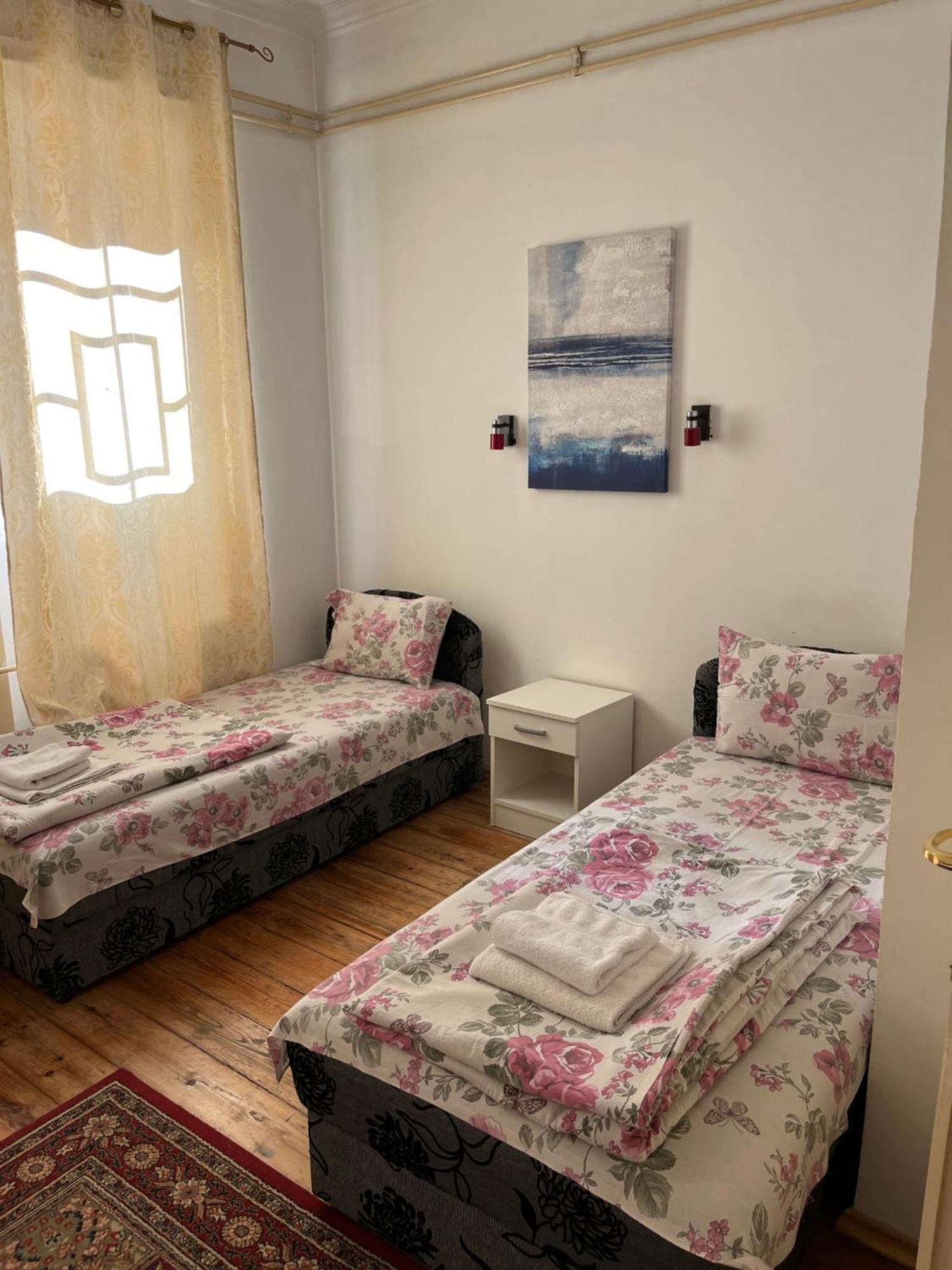 Sobe Sa Sopstvenim Kupatilom Private Rooms Bathroom In Center โนวีซาด ภายนอก รูปภาพ