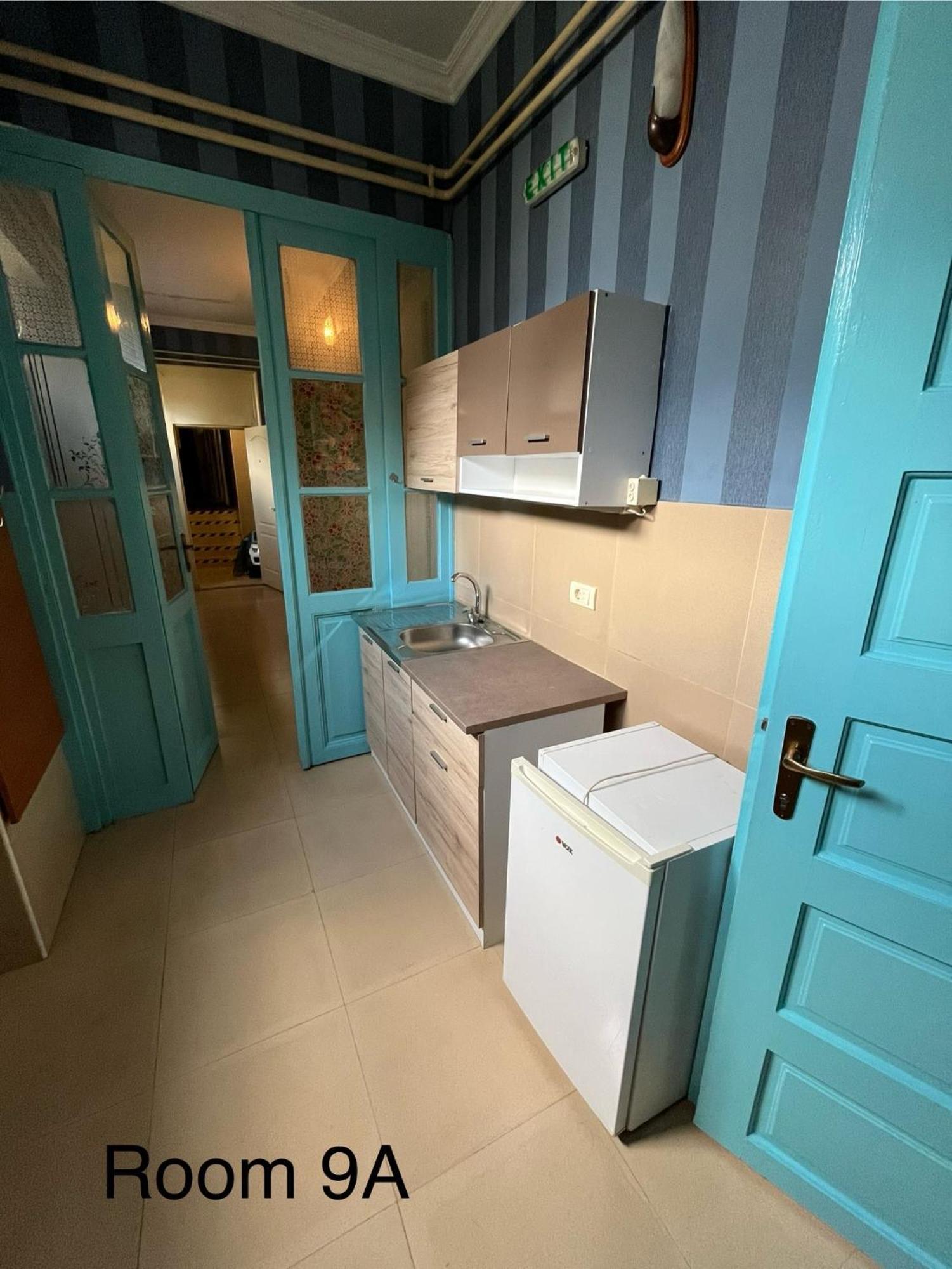 Sobe Sa Sopstvenim Kupatilom Private Rooms Bathroom In Center โนวีซาด ภายนอก รูปภาพ