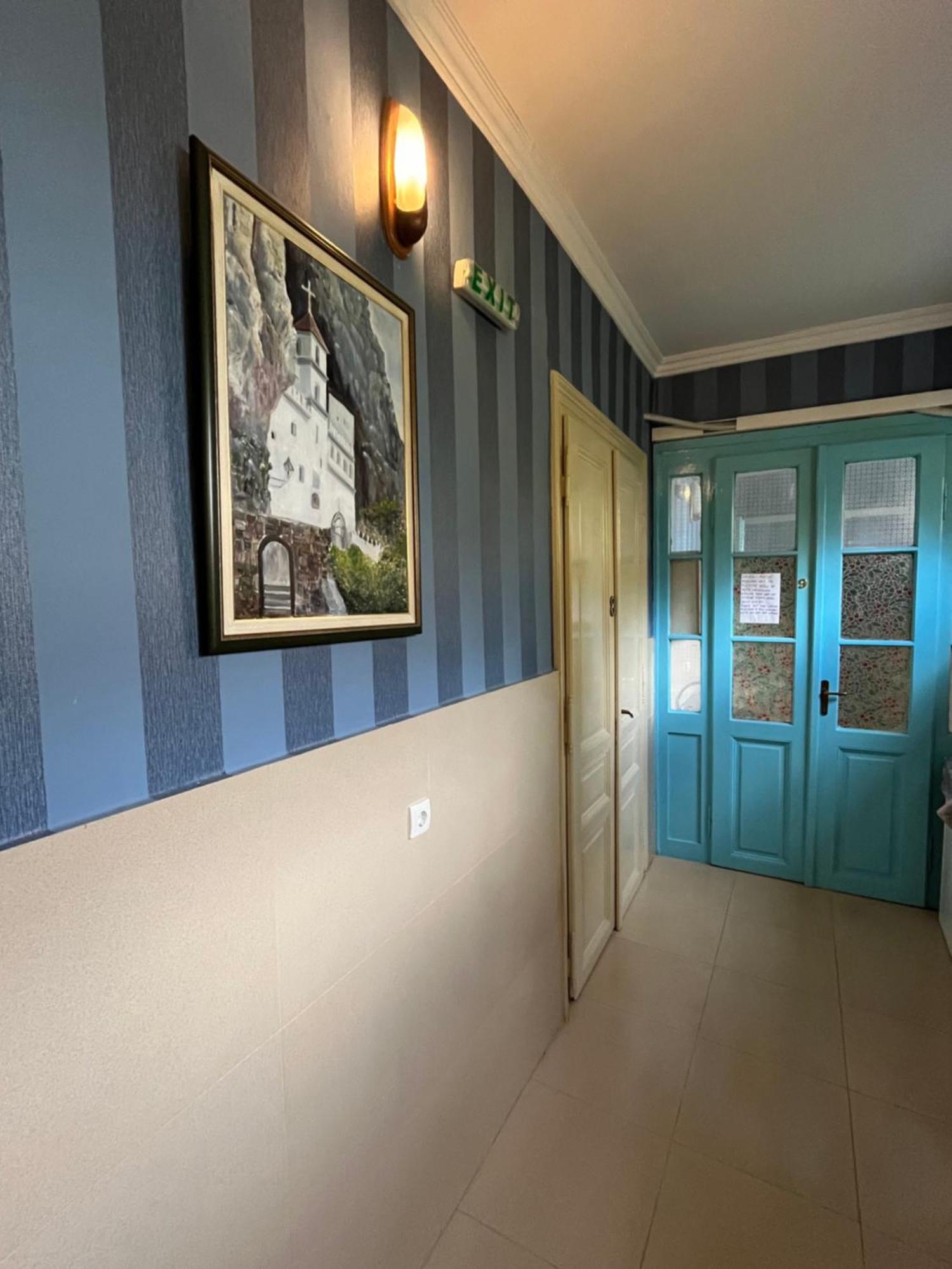 Sobe Sa Sopstvenim Kupatilom Private Rooms Bathroom In Center โนวีซาด ภายนอก รูปภาพ