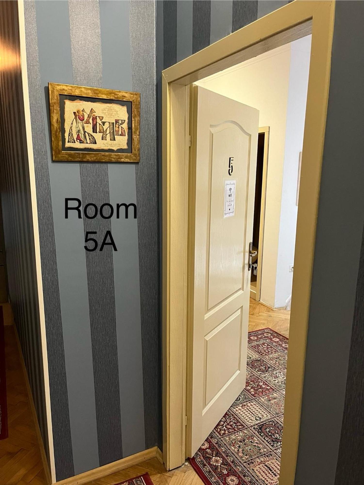 Sobe Sa Sopstvenim Kupatilom Private Rooms Bathroom In Center โนวีซาด ภายนอก รูปภาพ